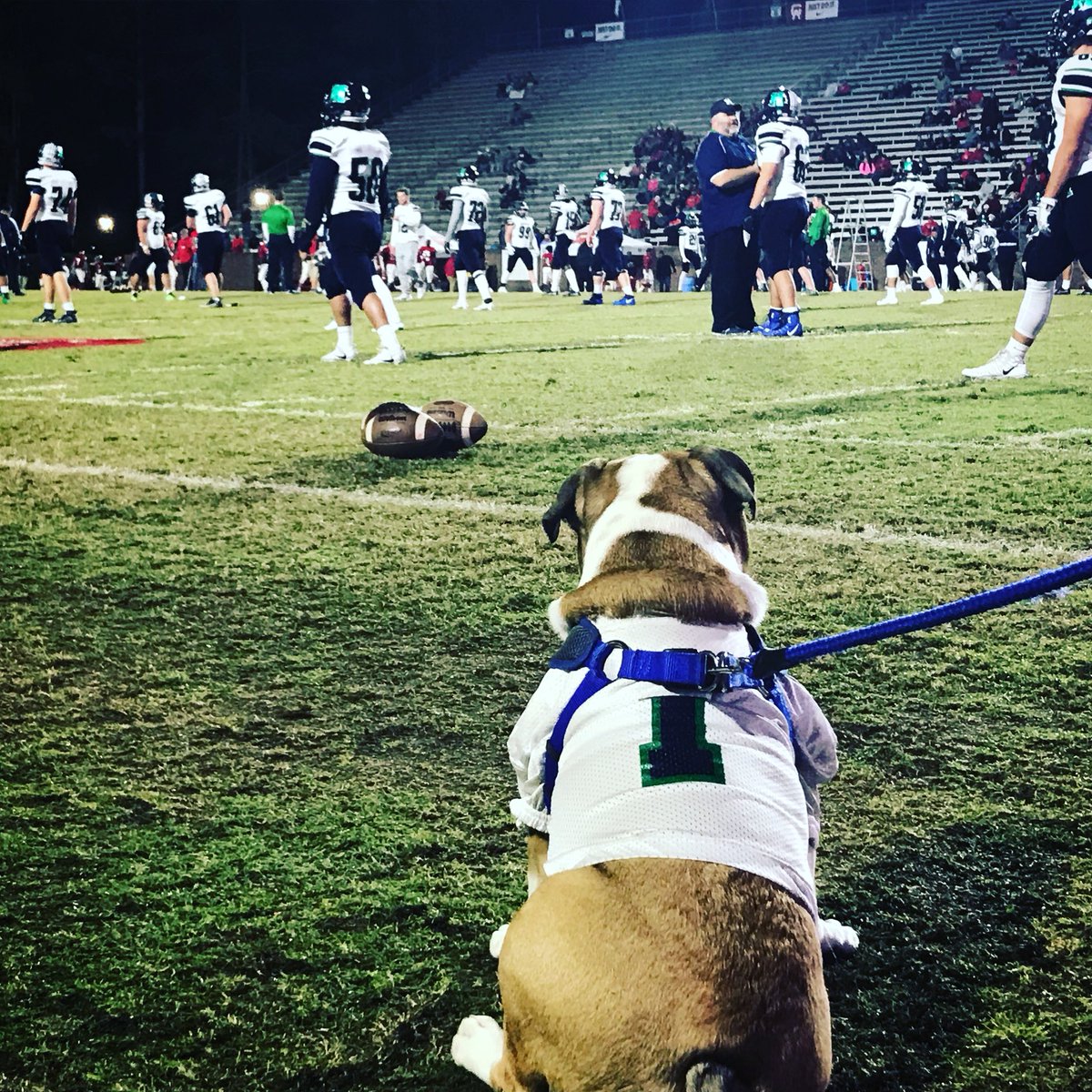 kpmdbr's tweet photo. Let’s do this boys! #chewemup @HHSHoyaSports @hhshoyafootball https://t.co/cOhM8YEce7