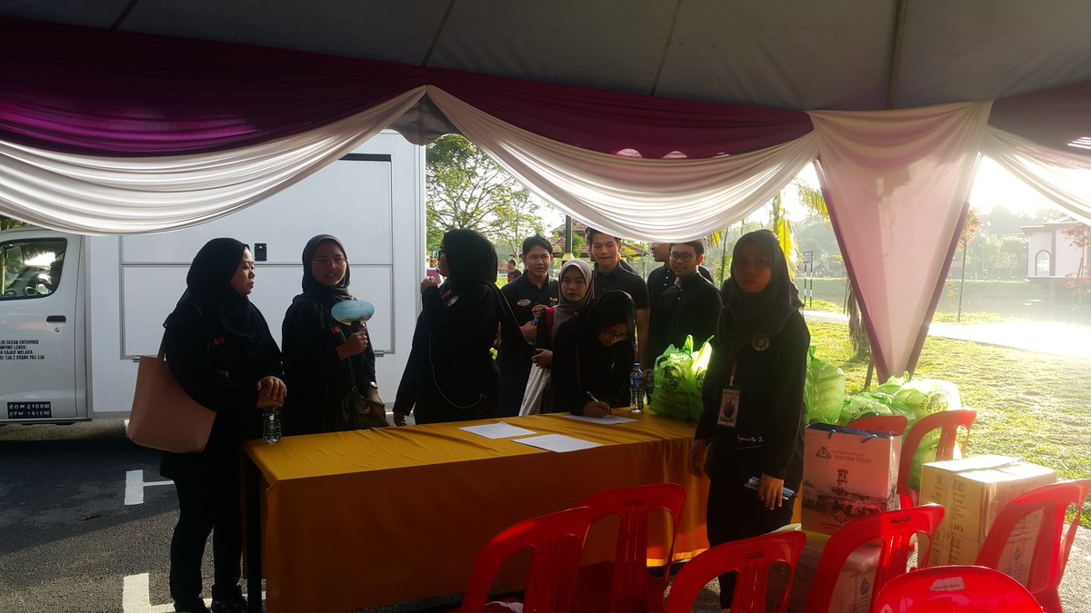 COP_2x17's tweet photo. Omac dgn MyAgrosis pun dh sampai 😄 https://t.co/BtXvFji37i