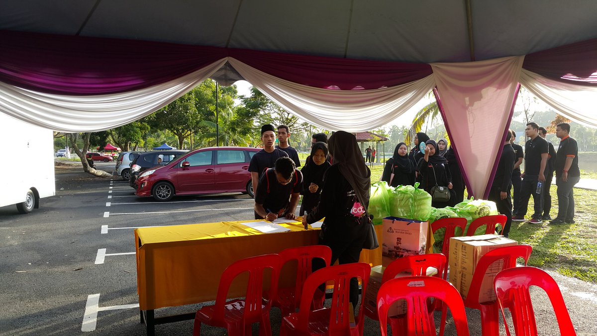 COP_2x17's tweet photo. Omac dgn MyAgrosis pun dh sampai 😄 https://t.co/BtXvFji37i