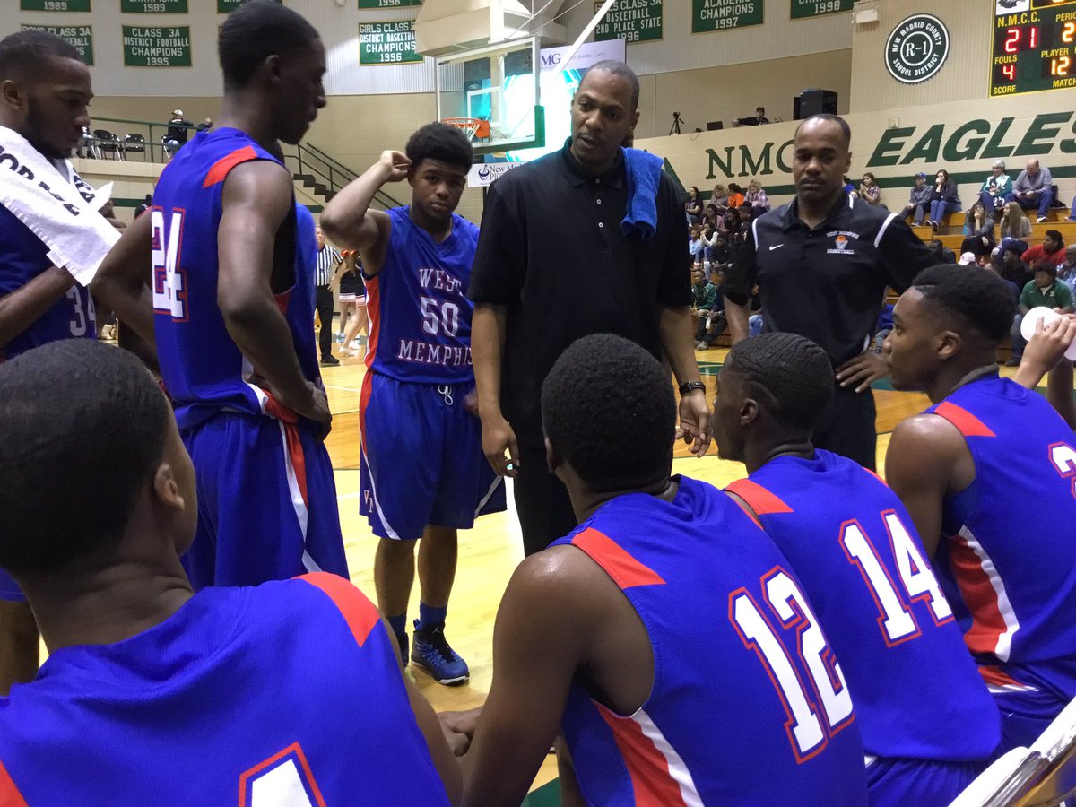 NikiBray1's tweet photo. The @wmbluedevilbb up 49-24 at the half versus Scott County Central Braves. #GoBlueDevilsGo https://t.co/prxBKVyyQQ