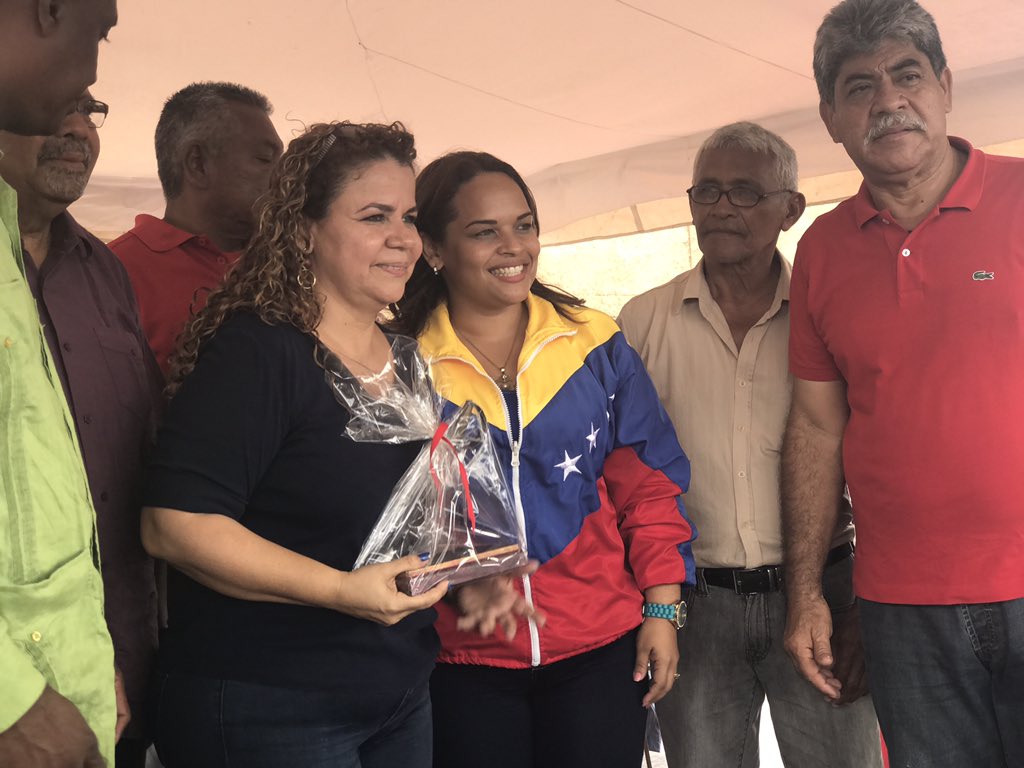 Hurtadocris31's tweet photo. Hoy @irisvarela visitó el estado Falcón y estuvo acompañada de la candidata del GPP en el Mcpio Falcón @vileivysgarcia Venceremos este 10D @NicolasMaduro https://t.co/TdssdDGjy0