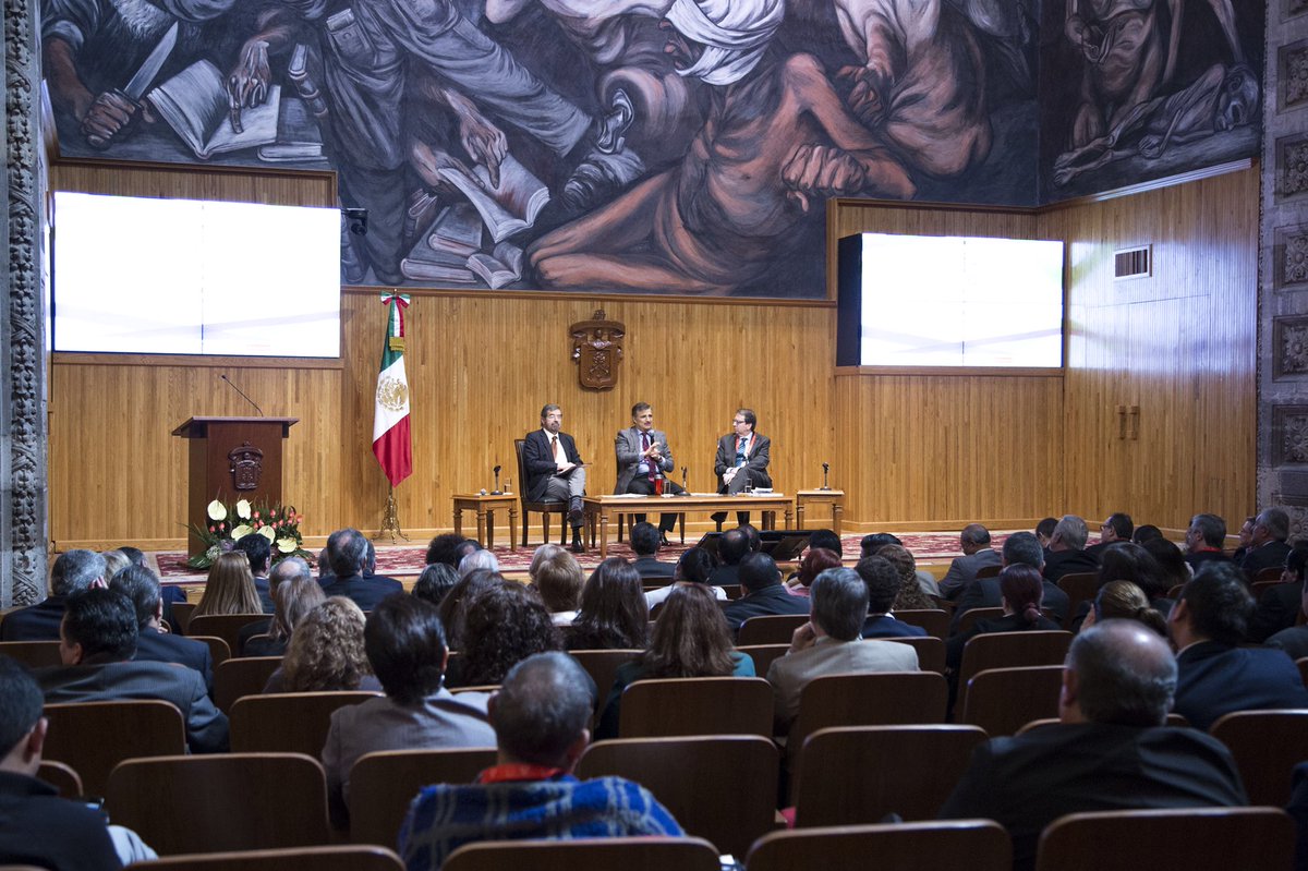 tonatiuhbp's tweet photo. Compartimos con Juan Ramón de la Fuente, de @AspenMexico, y Fernando Galván, de @UAHes, sus visiones de los retos actuales y futuros de la educación superior. #ANUIES2017. https://t.co/5ETtw7w8zf