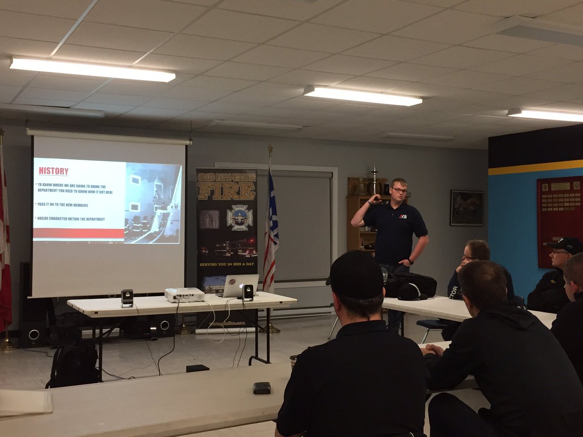 FirechiefVince's tweet photo. Grand Falls-Windsor Fire welcomes Fire Training Associates of NB for a full weekend of "fire fighting - the first 10 minutes on scene" https://t.co/BRPydSjxs6