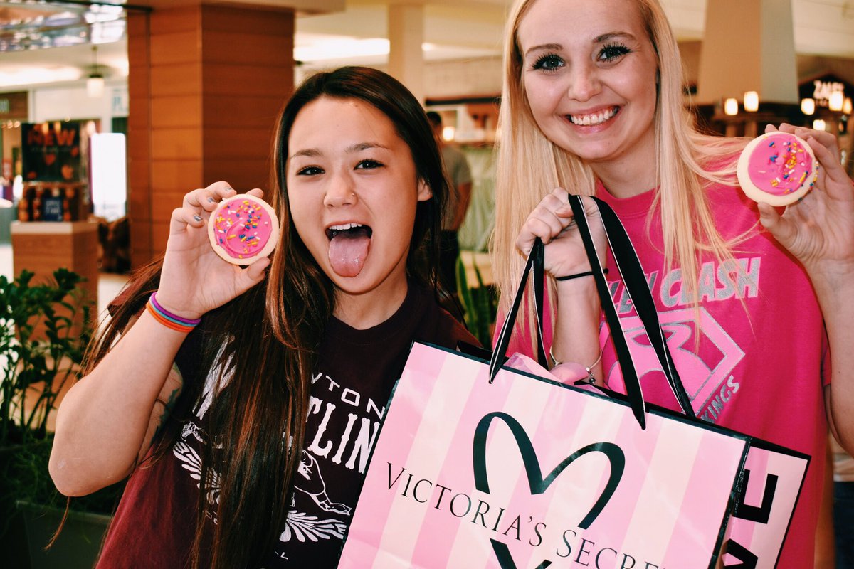 vspinkou's tweet photo. We hope you all enjoyed Black Friday shopping! 👜 Now, who is ready to spend these last few weeks of the semester with your girls?! We want to spend Tuesday with you! Don't forget to RSVP for the VS Fashion Show😍 There will be food, fun and tons of giveaways! See you there 💕 https://t.co/aQq92E8ZOq