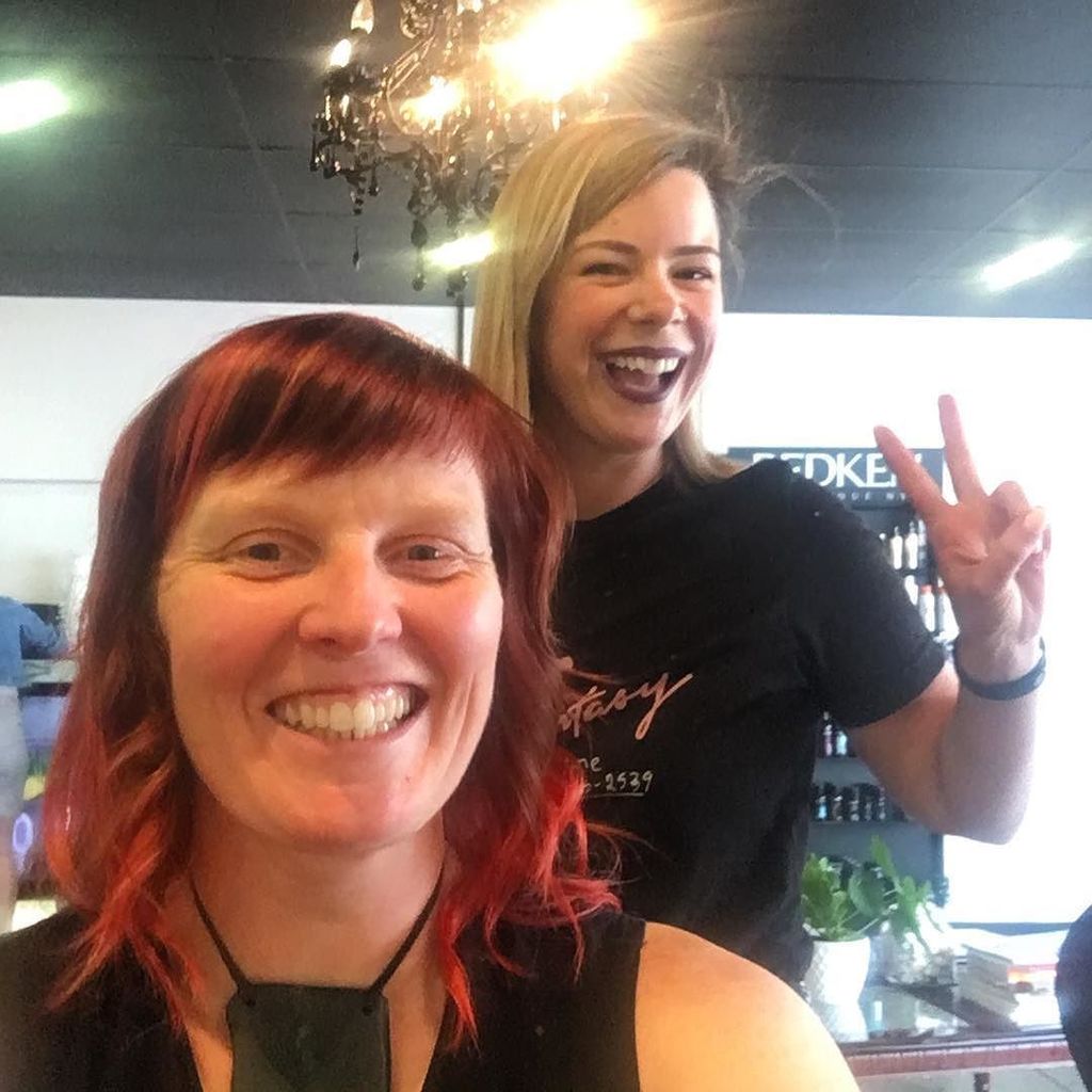 gingagma's tweet photo. Didn't expect this when I walked into @gloryhairsalonnz this morning!! @lizurns owns my indecisiveness!! #davidbowietribute #wheredidthegingergo #fireyred #fringeswap #gloryhairsalon #tewhanganuiatara #pΕneke #wellington #aotearoa #nz https://t.co/Rrn0HPu7WZ https://t.co/eSrK7vsPxp