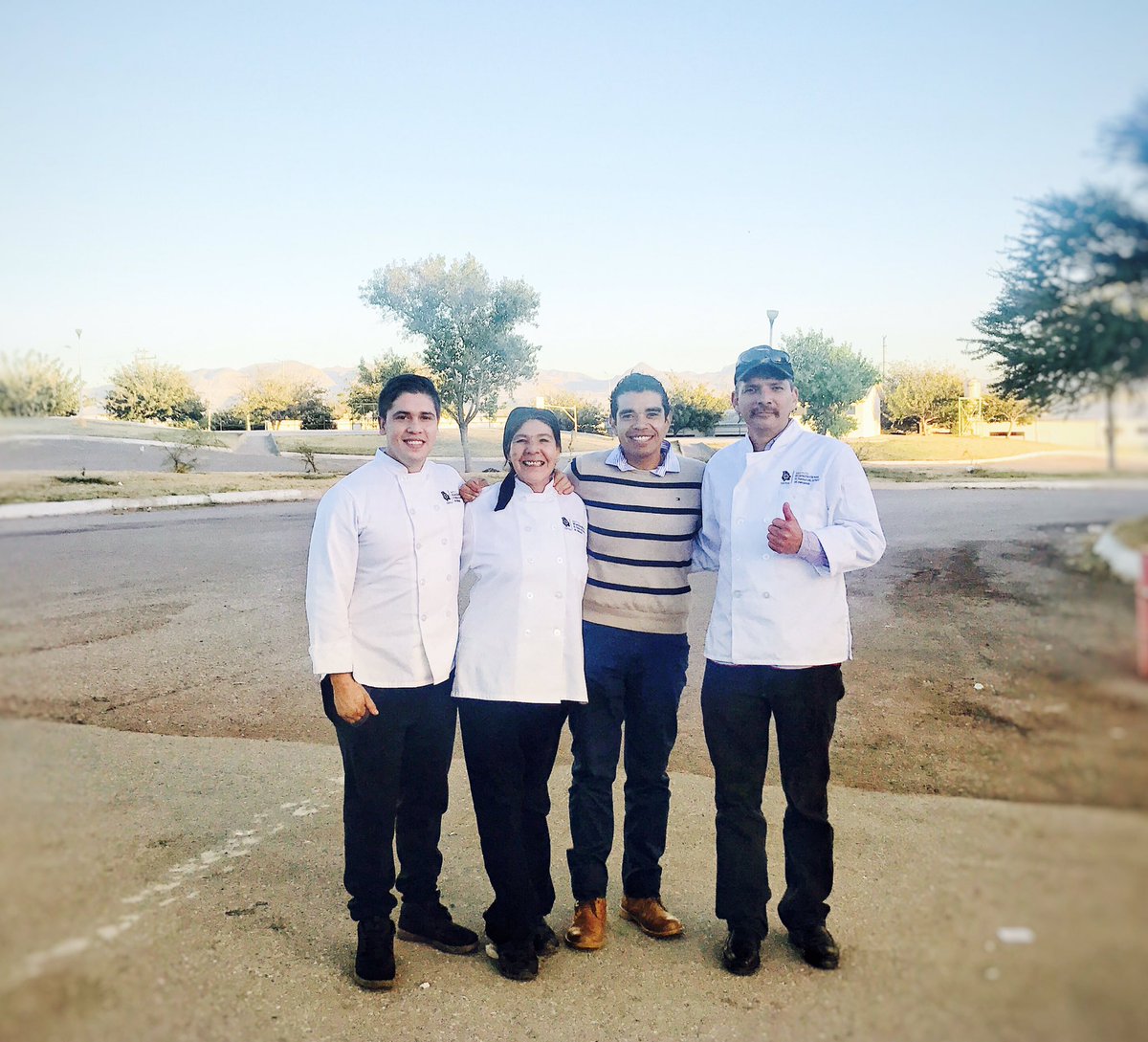 chumel_galvan's tweet photo. Nos encontramos en el 8vo. Congreso Gastronómico del Estado de Chihuahua #UTChSur presentando una innovación de nuestro chef Humberto Quintana Terrazas Frappes de pinole y Margaritas de pinole con sotol 😉 #ComedoresComunitarios https://t.co/YmilwAmyBP