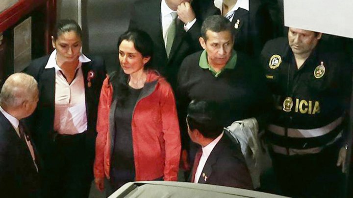 Politica_LR's tweet photo. #LOÚLTIMO | @Ollanta_HumalaT y @NadineHeredia se reunieron en el penal de Barbadillo [VIDEO]
https://t.co/vjiWMdo87E https://t.co/keLcZD2pt0
