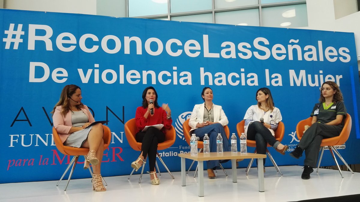 WEDColombia's tweet photo. Campaña #ReconoceLasSeñales  #FundacionAVON #FundacionNataliaPoncedeLeón #SecretariaDeLasMujeres 
Construyamos juntos acciones culturales para proteger los derechos de las Mujeres. NO al maltrato en contra de la Mujer. https://t.co/9ZAmKHRtAR