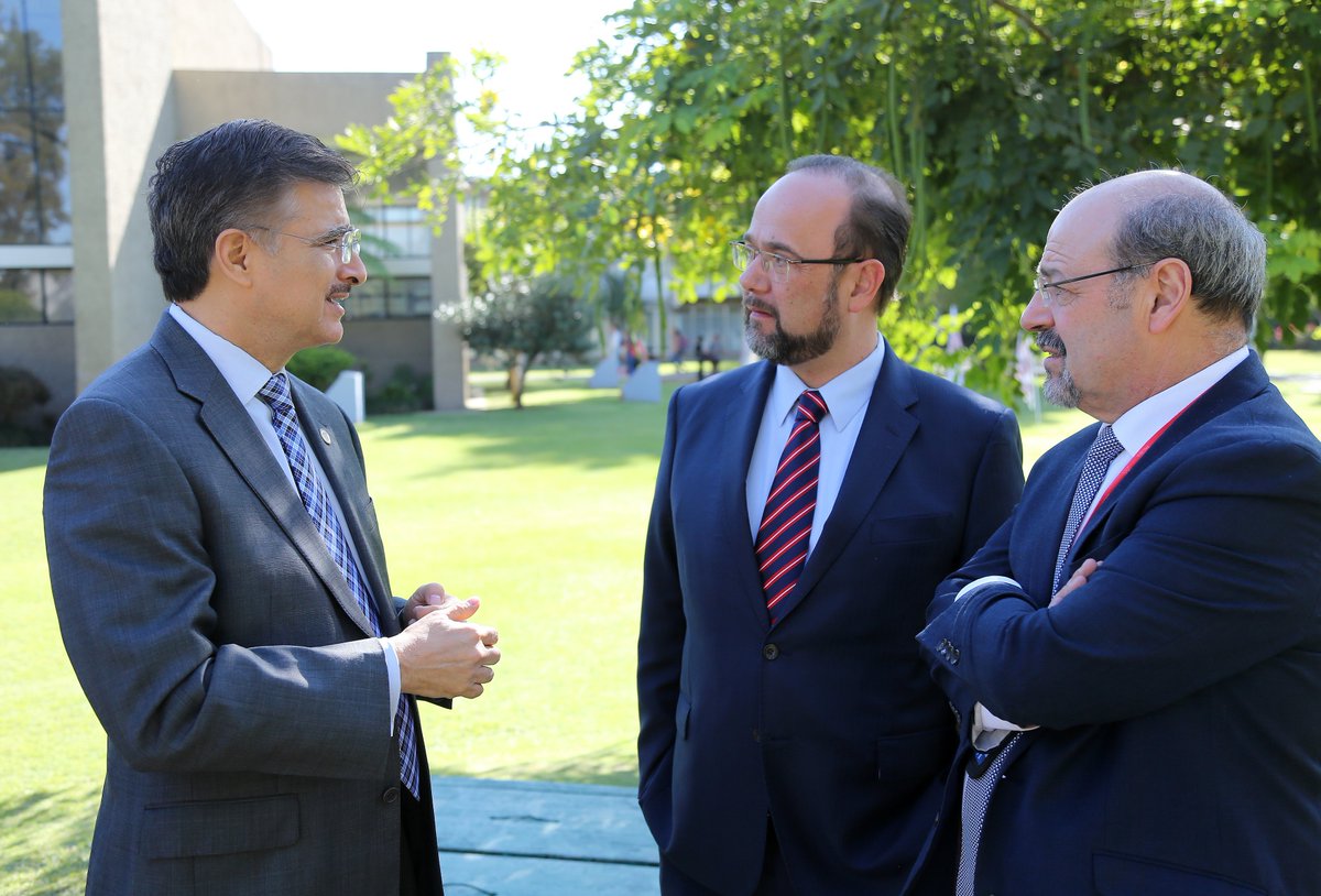 Prensa_UdeG's tweet photo. #ANUIES2017 y Francia estrechan lazos de cooperación académica 🇨🇵️🇲🇽️ https://t.co/uY8yQyVgTD https://t.co/Nk8vdbYsnE