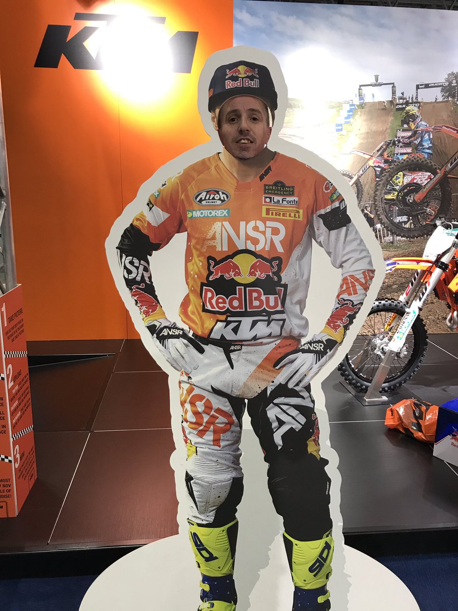 Danevo211's tweet photo. @KTM_UK cairoli at the nec Birmingham #KTMFACE https://t.co/TtWN2SZZgT