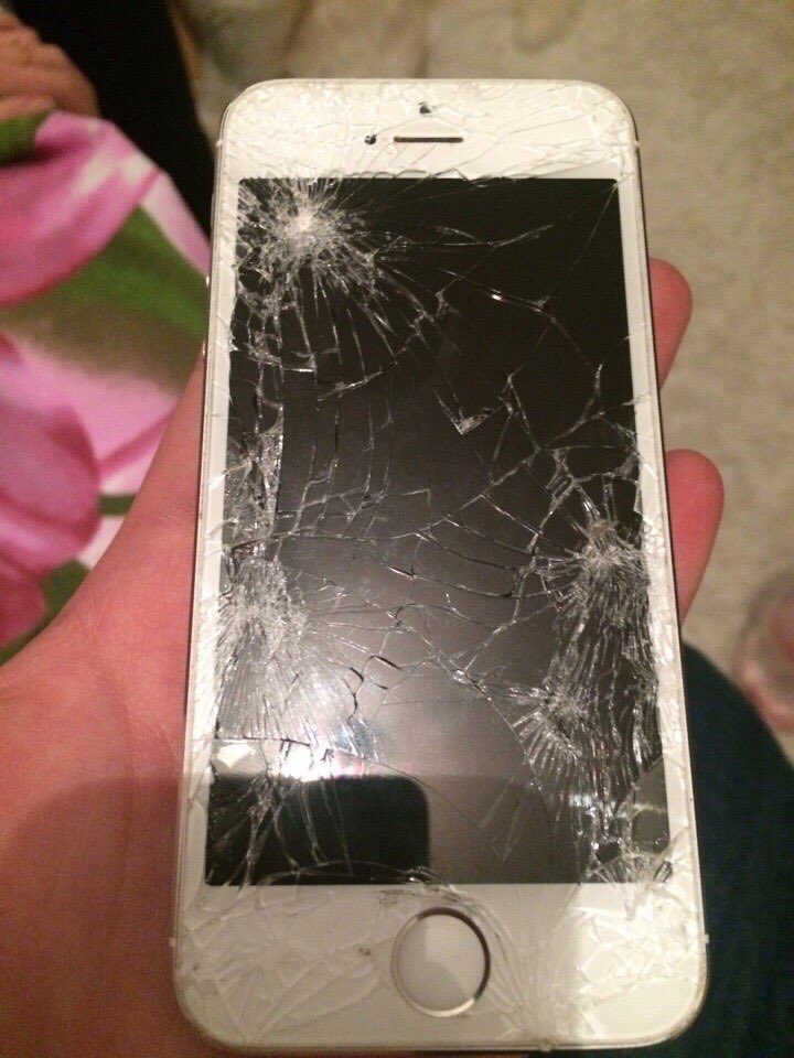 По моему телефону проехалась машина, и он работает!!!