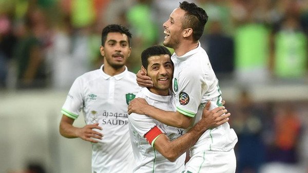 BuzzlikOfficial's tweet photo. أهلي جدة يضرب القادسية بثلاثية ويعزز صدارته - العربية.نت - https://t.co/pakidpnE7I https://t.co/OiTmbmMly2