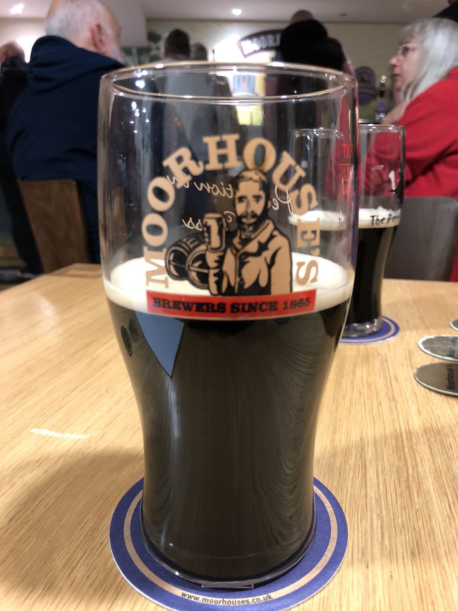 IanCardy2's tweet photo. Wow it must nearly be Christmas 🎄 this is the second Friday in a row I’ve been enjoying the delicious @Moorhousesbrew #BlackCatReserve #perfectioninaglass #150yearsinthemaking #realale #properbeerfromapropertown https://t.co/nRq7TWpfid