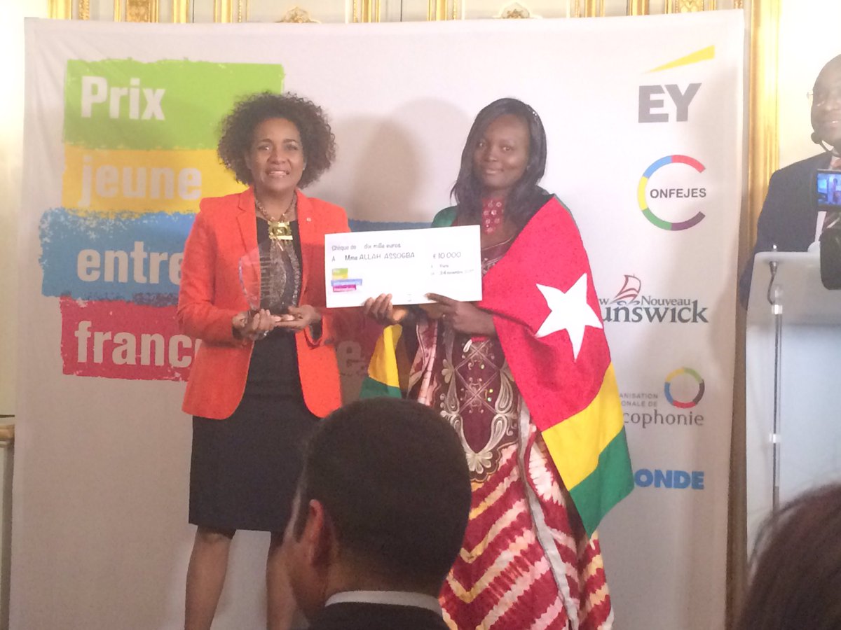 meliemelie22's tweet photo. Le #pjef est remis ce soir à Mme Lucia ALLAH-ASSOGBA pr TOGOSIME et M.Gildas ZODOME pr Biophyto au Bénin! 10 000euros pr dev leur entreprise ! Bravo! 👏 https://t.co/KFD4zC4CMH