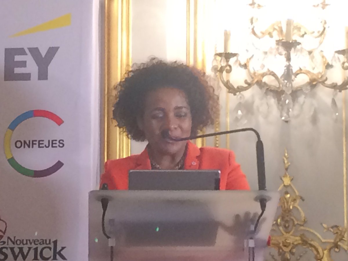meliemelie22's tweet photo. Le #pjef est remis ce soir à Mme Lucia ALLAH-ASSOGBA pr TOGOSIME et M.Gildas ZODOME pr Biophyto au Bénin! 10 000euros pr dev leur entreprise ! Bravo! 👏 https://t.co/KFD4zC4CMH