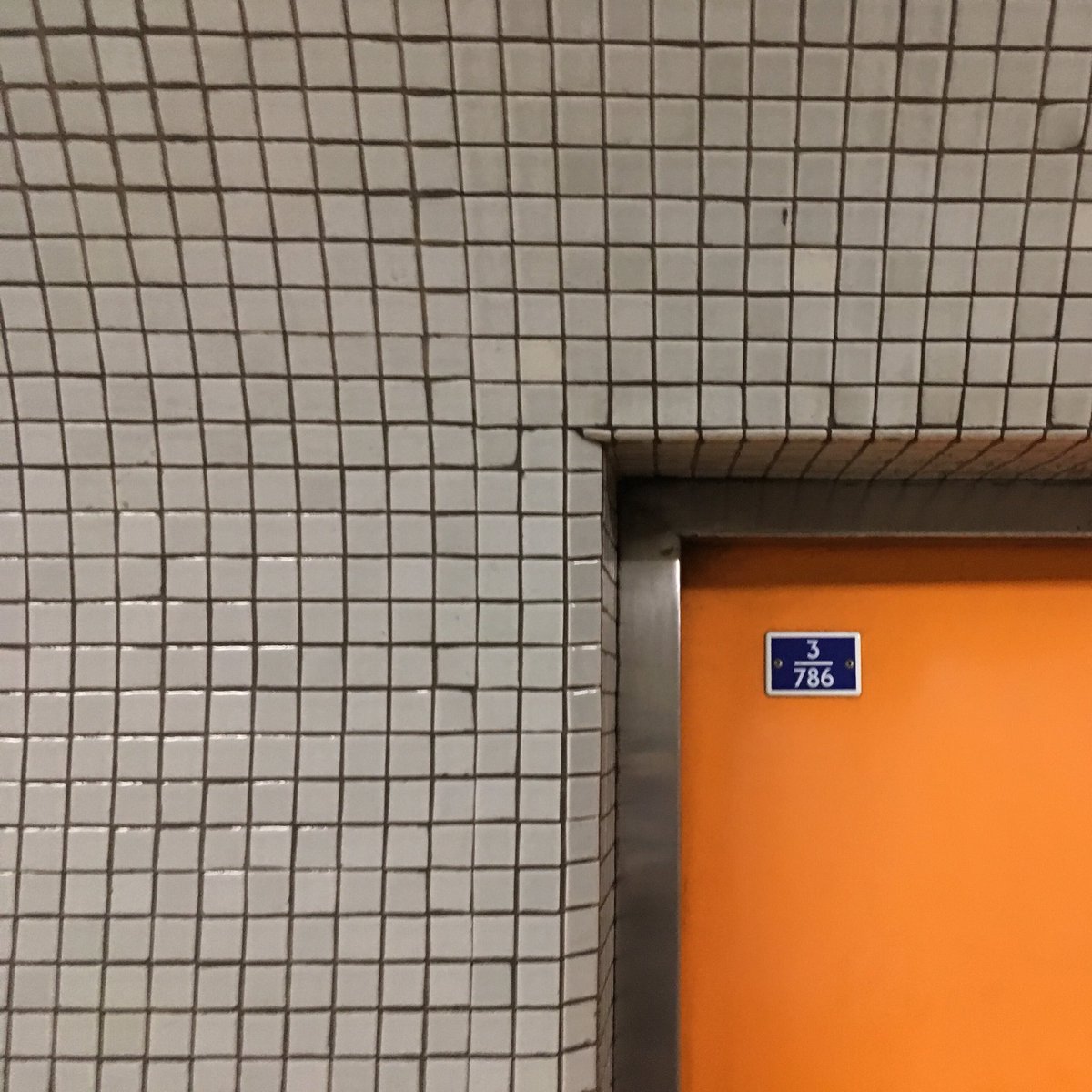 richardprice500's tweet image. Highbury and Islington. More Design Research Unit: Misha Black oversaw design of the @victorialine platforms.
#StructuredPerambulation 
#London