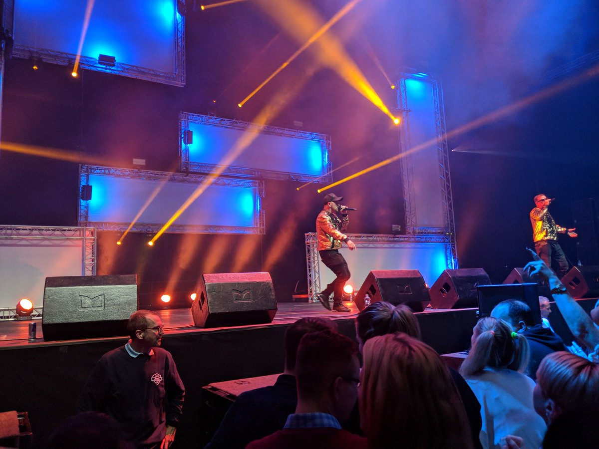 mthie's tweet photo. East17 war schon in den 90ern Scheisse. Hat sich nicht geändert. #Mega90er https://t.co/O0YmXX2dH0