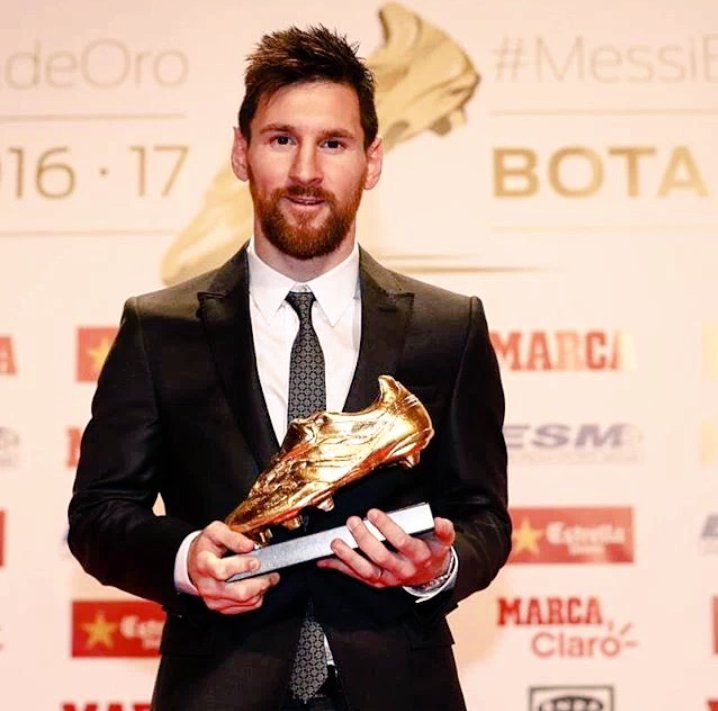 _Rocio_Rivera_'s tweet photo. El mejor de la historia recibió su cuarta bota de oro. El D10S del fútbol... Leo Messi. 😍⚽ https://t.co/owLrzoaiZs