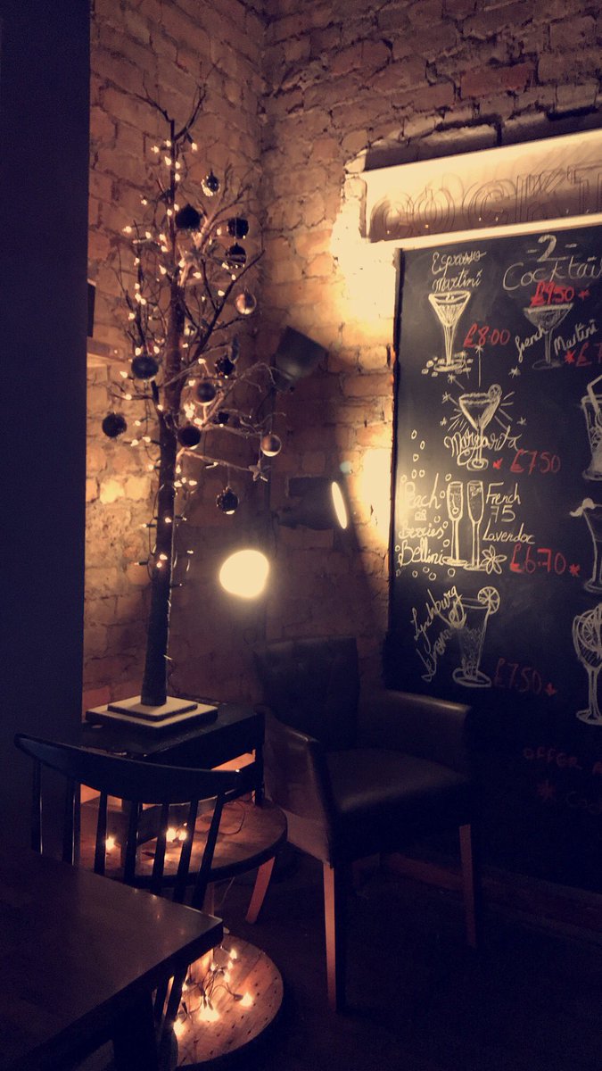 Unit_Liverpool's tweet photo. We’re getting into the #Xmas mode already 🎅🏼❗️what you think of our deco❓#festive enough❓ 🌲🎉🎁 #liverpool #christmas #itsLiverpool #visitliverpool https://t.co/f2hha6vVkw