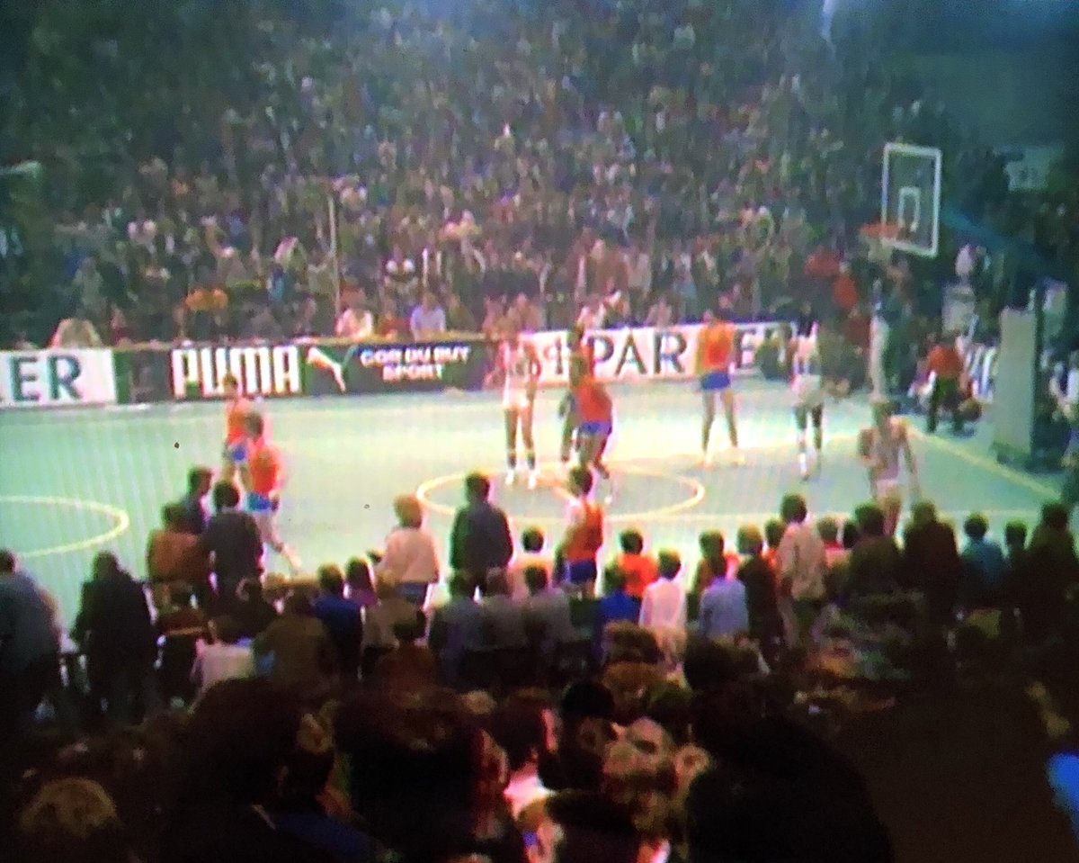 SportsNewsNL's tweet photo. Als basketbal trainer verdedigende al mijn teams op dezelfde manier als #TonBoot - vaak vanuit Enschede naar #Leiden #DenBosch gereden om zijn teams te zien! Topjaren jaren ‘70 https://t.co/9JSVrJfvVa