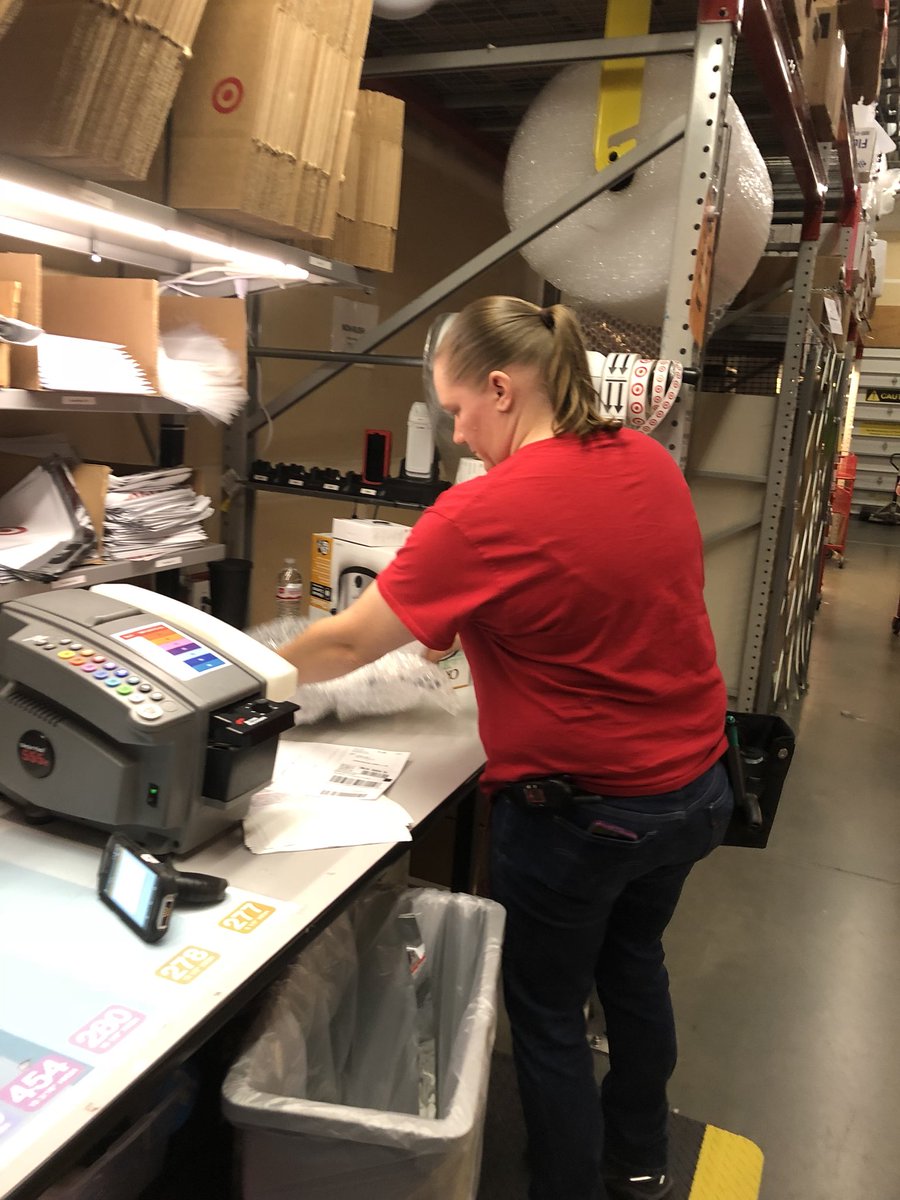 Delivering Christmas joy to homes near and far! #crushingsales #1957 #SFS #notimetostop <a href="/libbyhume/">Libby Hume-Gaspar</a> <a href="/vinhreecenguyen/">Vinh</a> <a href="/MindyReher/">Mindy Reher</a>