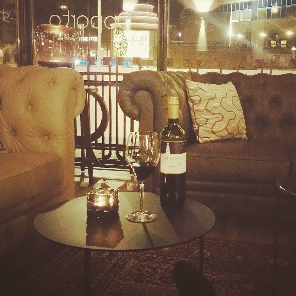 opporto's tweet image. Happy weekend ! #tgif #opportoscheveningen #circustheater #williamcole #seafood #sharingiscaring ift.tt/2zA1s6U