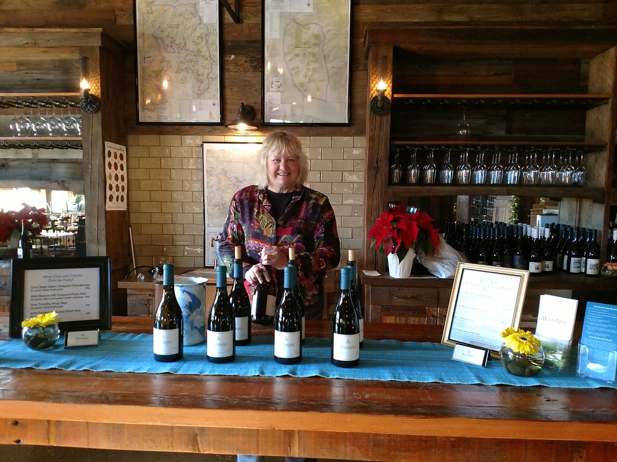 WildAireCellars's tweet photo. Jeanie is poised to pour the perfect WildAire Black Friday shopping wine at The Barberry today! https://t.co/T5OOfJuG4U