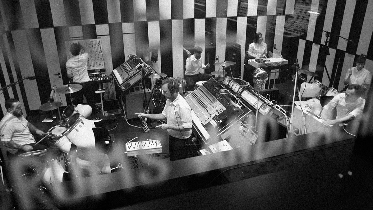 nofm_radio's tweet photo. Y comenzamos. #Soulwax. #FromDeewee. #DateLas3 #porNoFM https://t.co/WmTsBcx1MD https://t.co/r7gopqoG9k