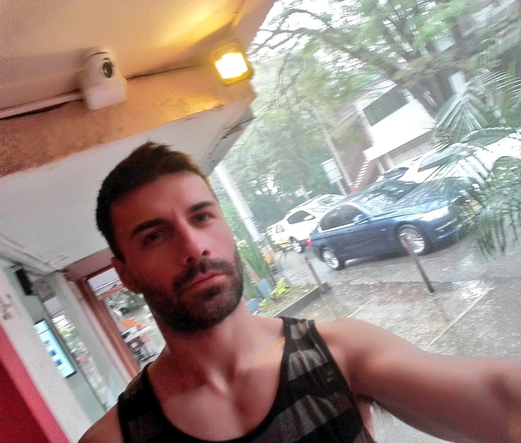 AlpioCosta's tweet photo. Tarde de 🌧 y ⚡ en Medellín Colombia! Pero es viernes! Y en vacaciones es sinónimo de rumba! 🎉🍻🍹🎉 Buen Finde! 😎👊💪👍 https://t.co/GZhG2llGi0