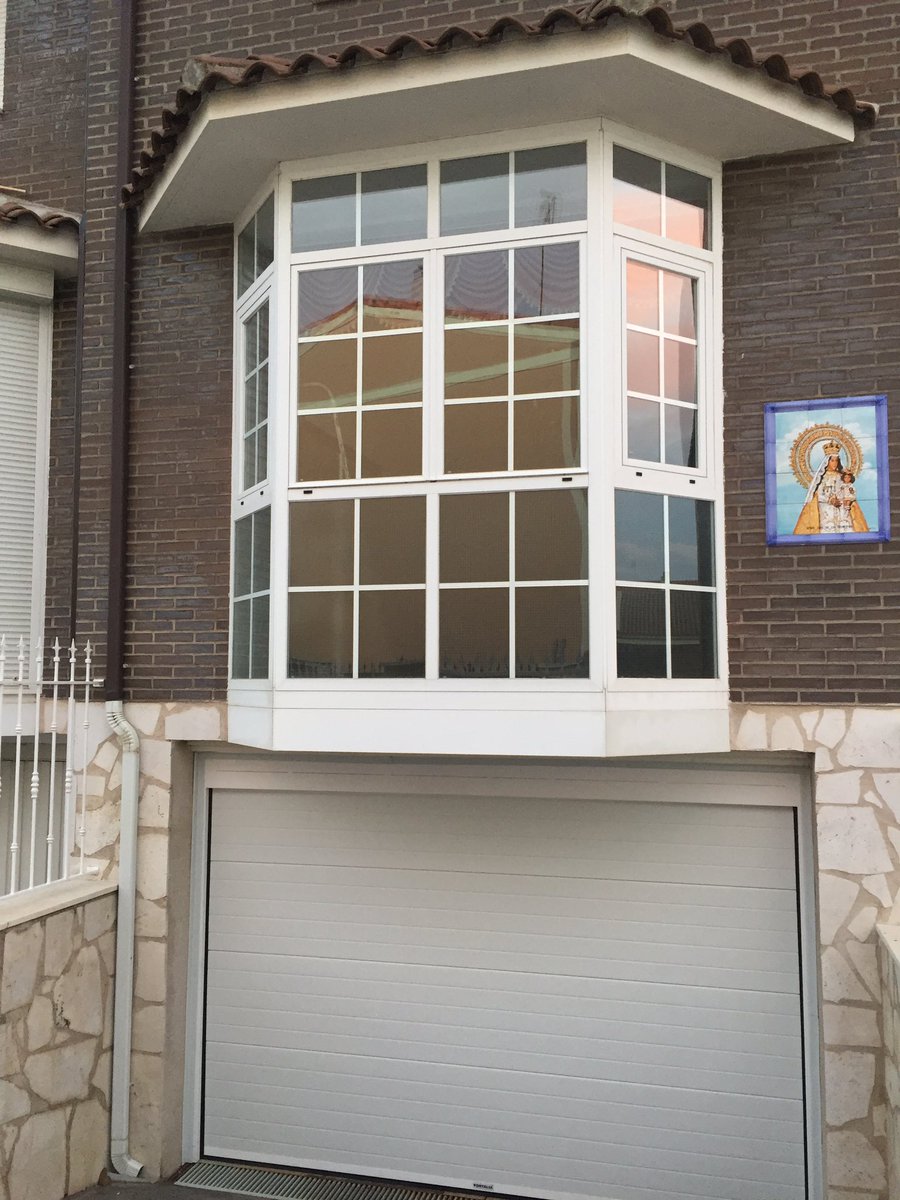 Mavero_pvc's tweet photo. Sustitución de mirador de aluminio por mirador de pvc blanco #DeceuninckPVC #zendow 70 mm con cristal planithem. Termografía con el antes y el después de la instalación. Se aprecia la ganancia de la antigua instalación a la nueva. #yopiensodeke #eficienciaenergetica https://t.co/2VUkgQ1HTr