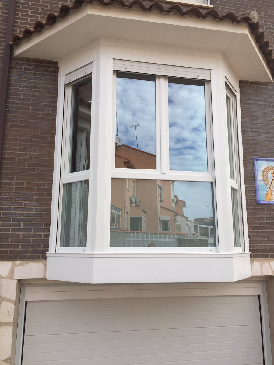 Mavero_pvc's tweet photo. Sustitución de mirador de aluminio por mirador de pvc blanco #DeceuninckPVC #zendow 70 mm con cristal planithem. Termografía con el antes y el después de la instalación. Se aprecia la ganancia de la antigua instalación a la nueva. #yopiensodeke #eficienciaenergetica https://t.co/2VUkgQ1HTr