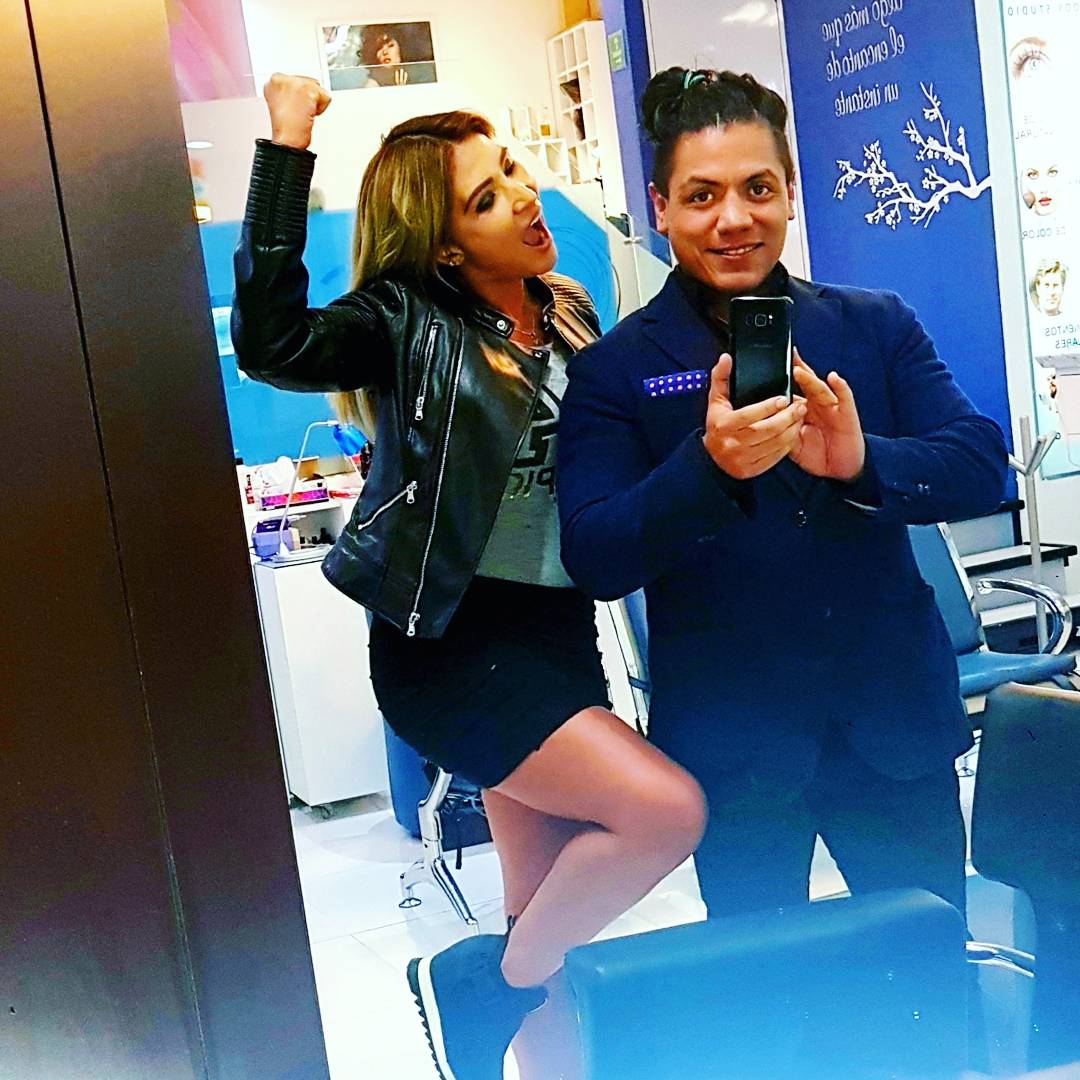 JUVENTUDGUERRE2's tweet photo. Anoche aproveche y tome unas casuales #JUICYPICS aqui cn babycanary @djsetsuko session in de fotos #Juicy #TrendyLuchador #Trendy #lifeandstyle #tan
#SonrisaDeGoleador #fashion #Fashionlover #class #Juicystyle #gucci #Boss #Pink
#JuicyApparel4ASuccessFullLIFE
#STAYJUICY !!! https://t.co/DEjhGTT9Fm