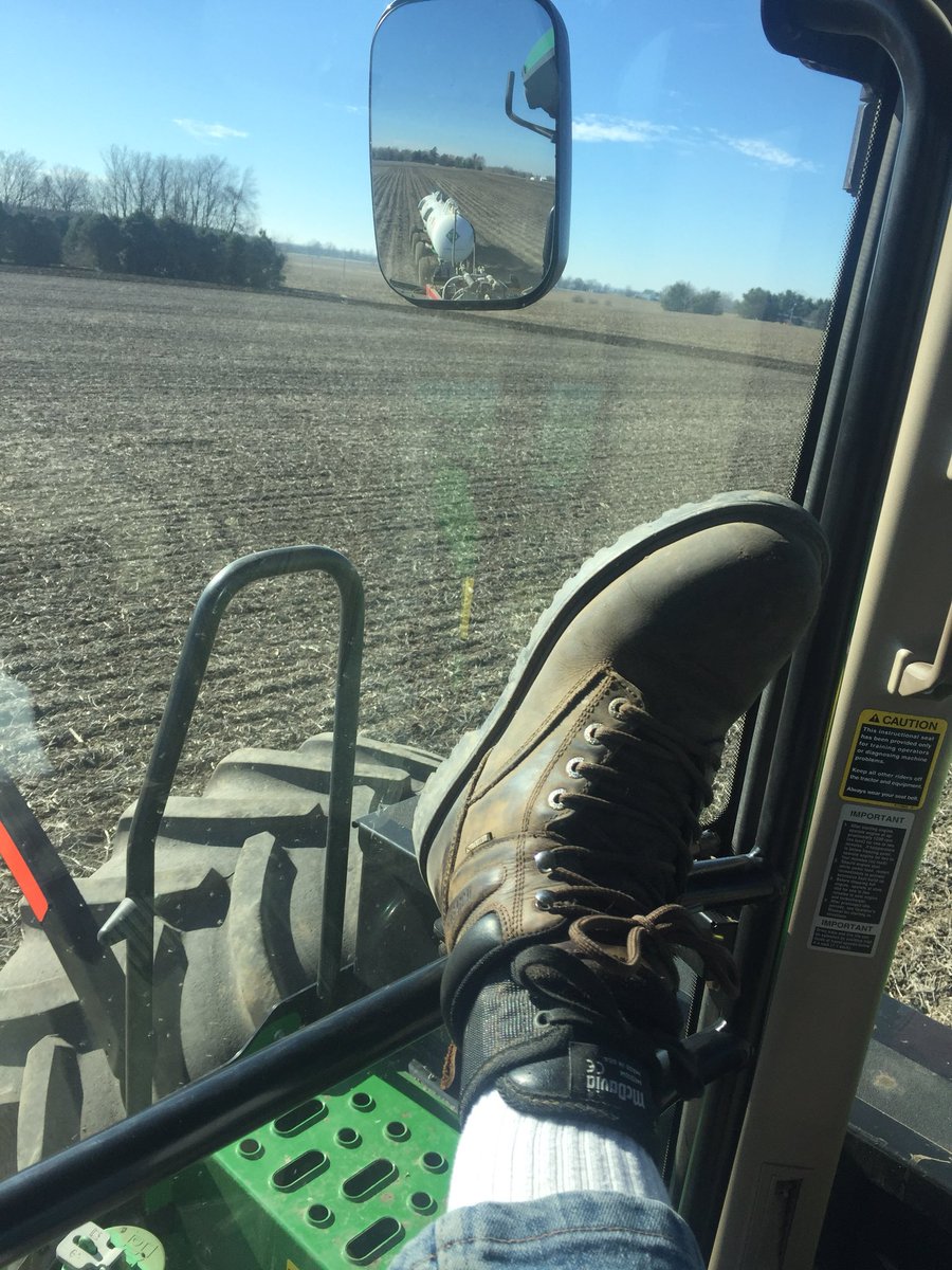 whornbac's tweet photo. Switching NH3 tanks is quite the chore when your ankle may or may not be broken #keepitelevated https://t.co/SeauknpCh3