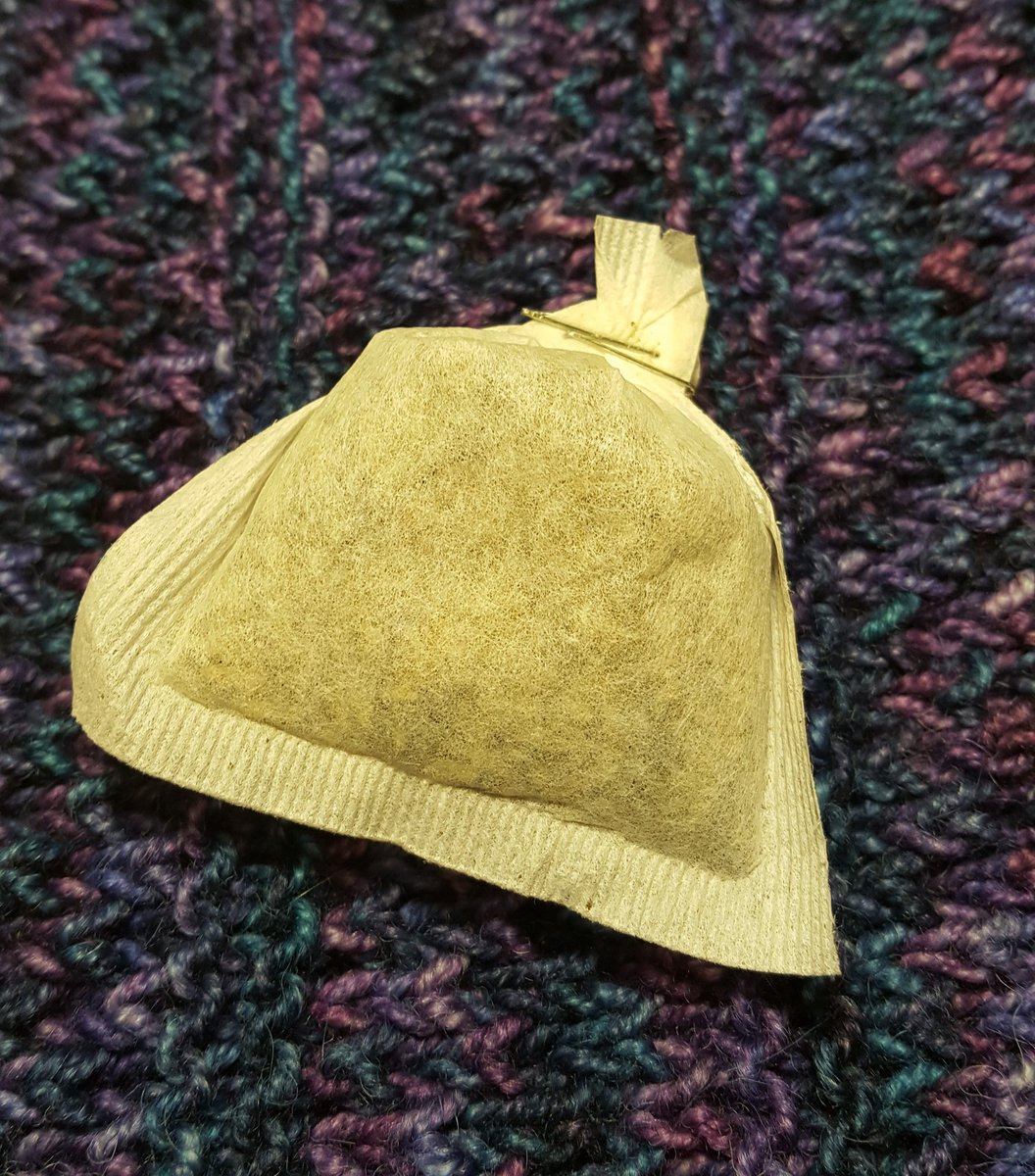 greensideknits's tweet photo. Have lavender but no muslin. Turns out you can make an emergency lavender bag with a teabag and staples. #badhousekeeping #win #toptwips https://t.co/IowODjJR1f