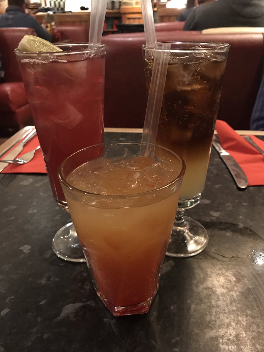 hammers_777's tweet photo. Happy Franksgiving!! 🍹🍸

#frankieandbennys #Franksgiving #cocktails https://t.co/NOoVO3ebXm