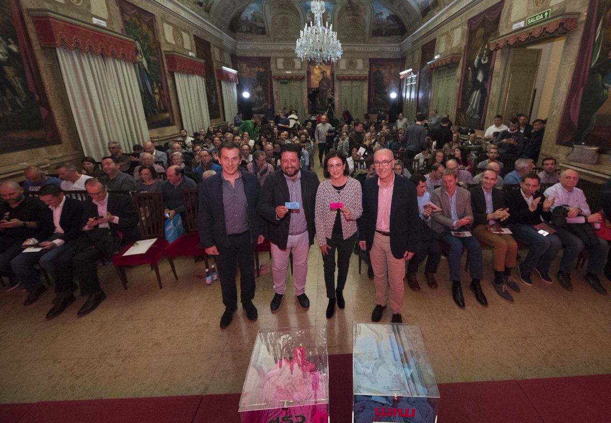 javiermoliner's tweet photo. Coraje, constancia y pasión. Tres valores que acompañan la ancestral historia de nuestros caminos y el milagro de @PenyagolosaTr. Tres valores que acompañan a cada uno de los héroes que se enfrentan al gegant de pedra. Enhorabuena a los agraciados. #CSescenariodeportivo https://t.co/lmoVG0QIOt