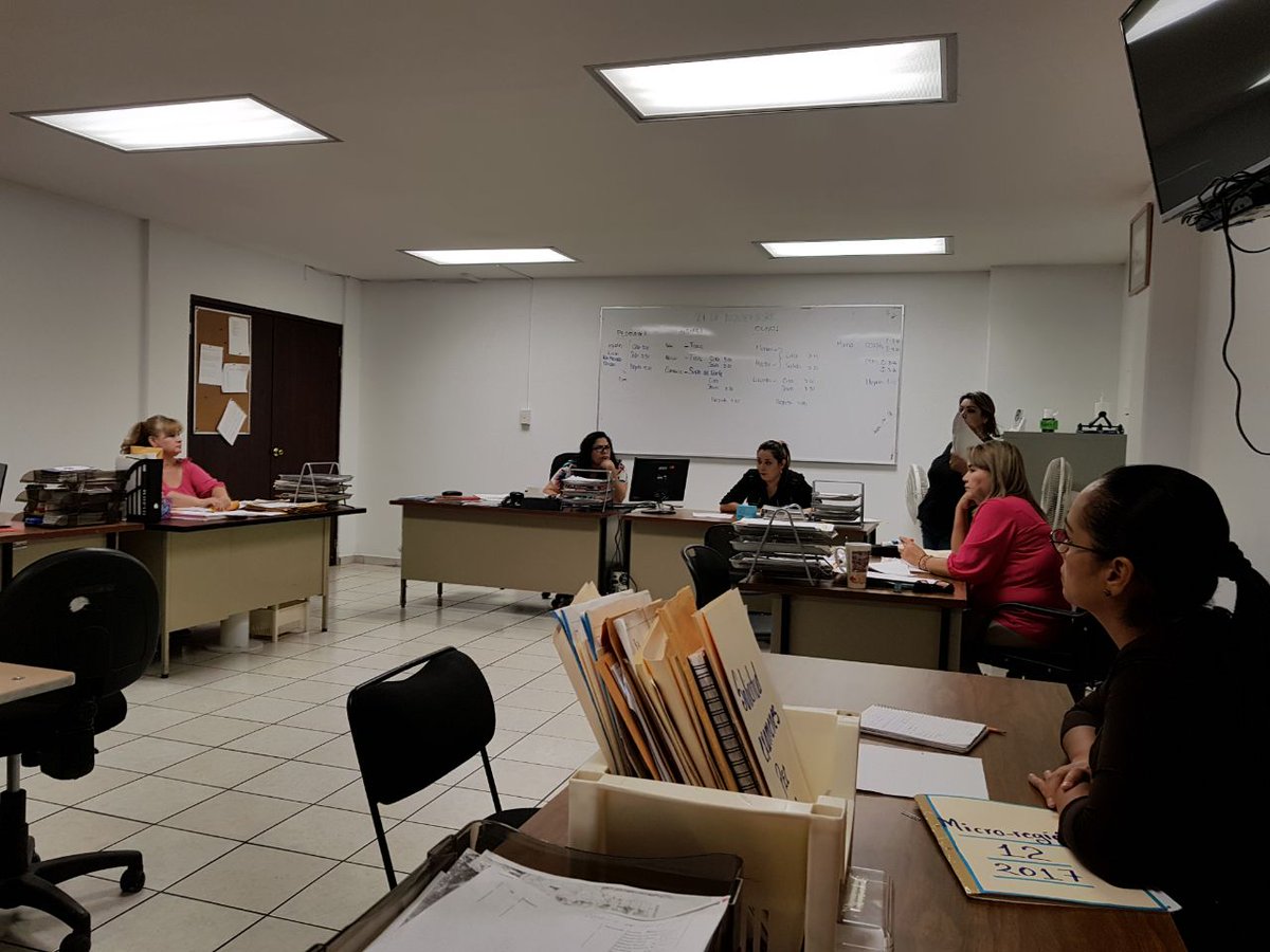 pelastapia's tweet photo. #ISEATrabaja Reunión con técnicos Docentes de la Coordinación de Zona #CZHilloSur por instrucción de nuestro DG @jacastillotar para ajustar las metas de @ISEAInformaT  para finalizar este 2017 #AlRescateEducativo 
#UnidosLogramosMás https://t.co/Vot1GACHkw