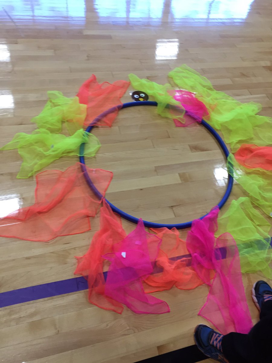 Miss_MClark's tweet photo. A little late but our Pre1st raced to help the turkeys get there feathers back! #lategram #ThanksgivingWeek #pe #thankful https://t.co/gbZ3kGCcTb