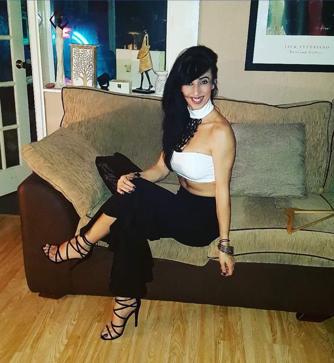 Beverleyriley70's tweet image. The weekend I'm a princess in sexy black pants not a dress because I wear the pants in life .... 😂👸🏻💃🏻