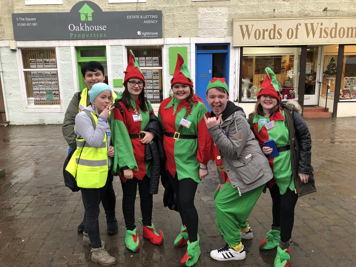 janicecorra1's tweet photo. Great day/night @cumnock_plan @corrascot @shauncorra at Cumnock Christmas light switch on https://t.co/I1q6h8bOtf