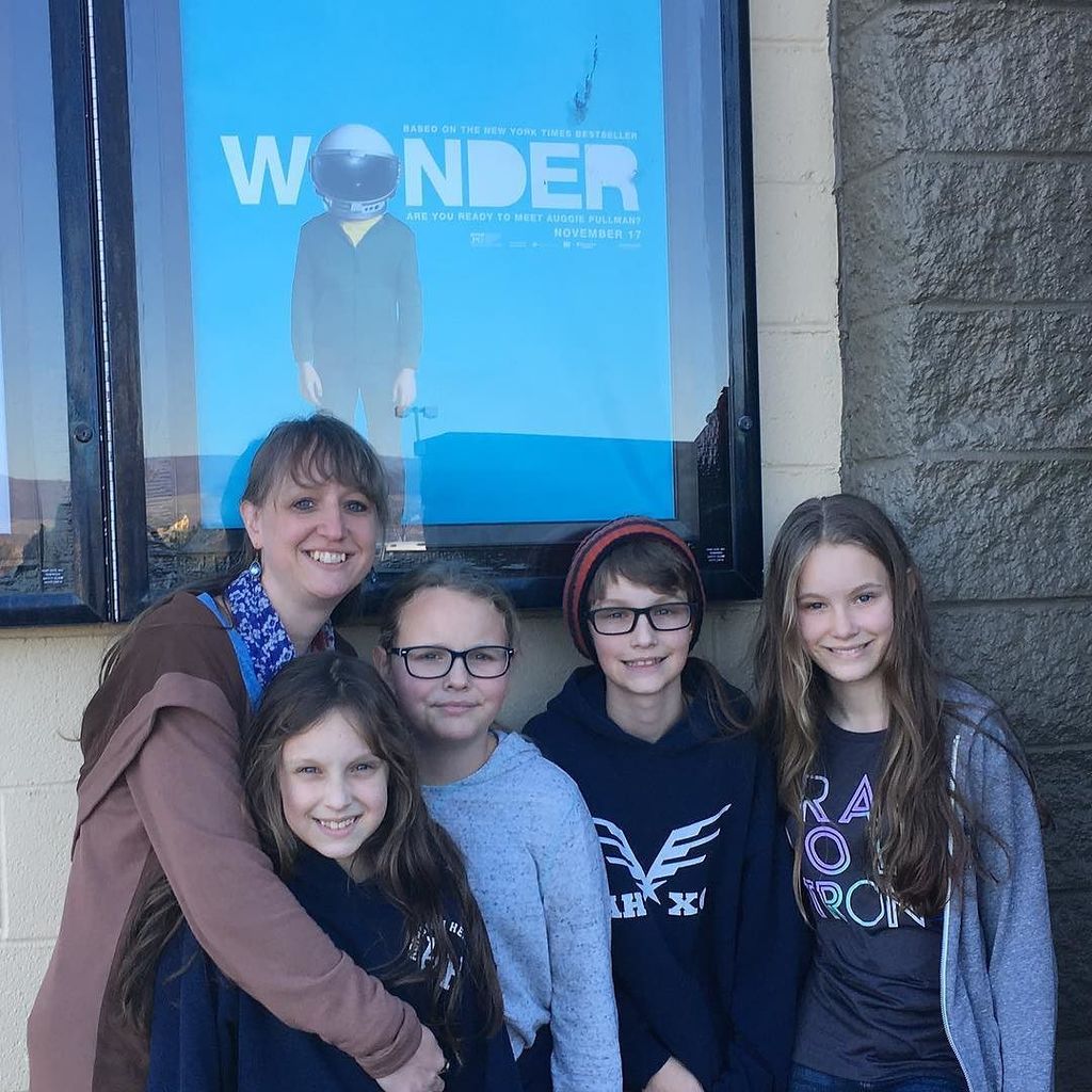 mrsjulieawilson's tweet photo. My kids are helping me with my #themesinadolescentlit homework #communicationsmajor #wonder #choosekind #etthanksgiving #evystree https://t.co/almMJCWk8U https://t.co/qh6MX81dJV
