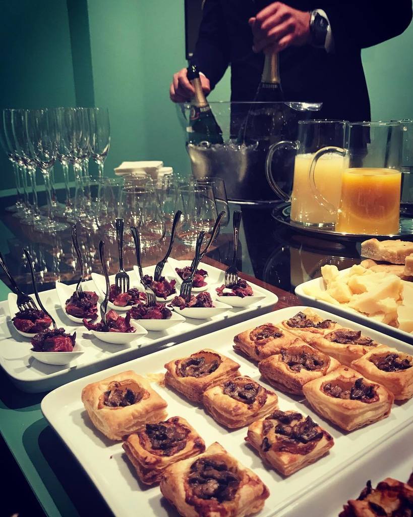 HostariaLondon's tweet photo. About last night 🍾🥂 Thank you @galleria_robertaebasta! It was a pleasure to be part of your unique event in London #canapes #london #italianfood #catering #bespoke https://t.co/k9d4Do7d0r https://t.co/yamaIr3Jp2