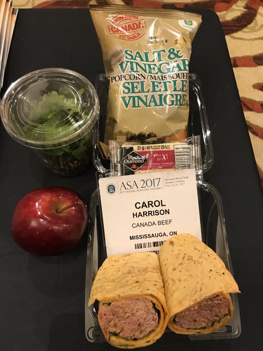 CarolHarrisonRD's tweet photo. Lunch at @OntarioCollege conference #OCFPASA. Sliced roast #beef with sweet chili slaw-oh so good. @OntarioCollege @FoodlandOnt #onappleaday #thinkbeef https://t.co/rKOTbvlsWx