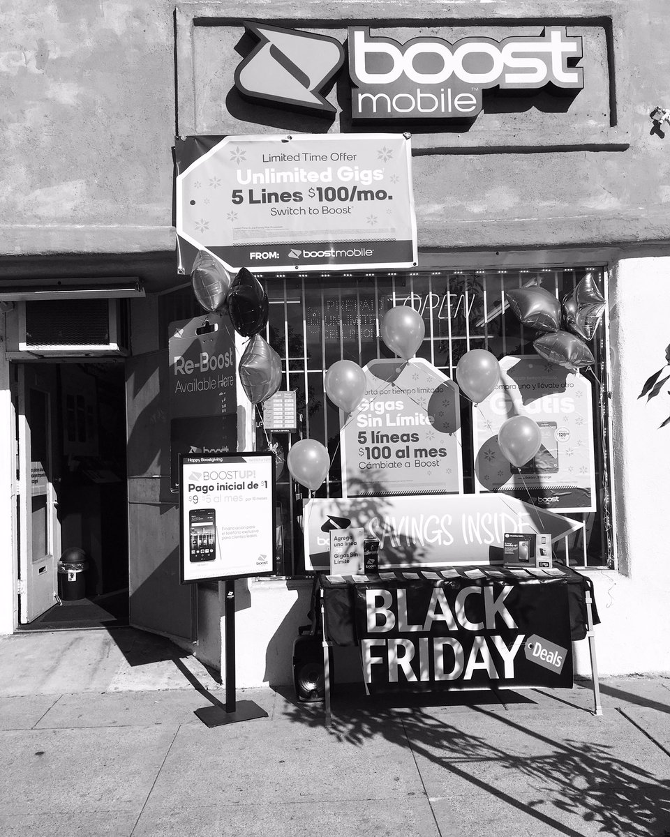 Digital_Cell1's tweet photo. Location 2 ready for black friday👍 call for specials 323 563 1355 #BlackFridayDeals #boostmobile https://t.co/HOaJsdi1ry