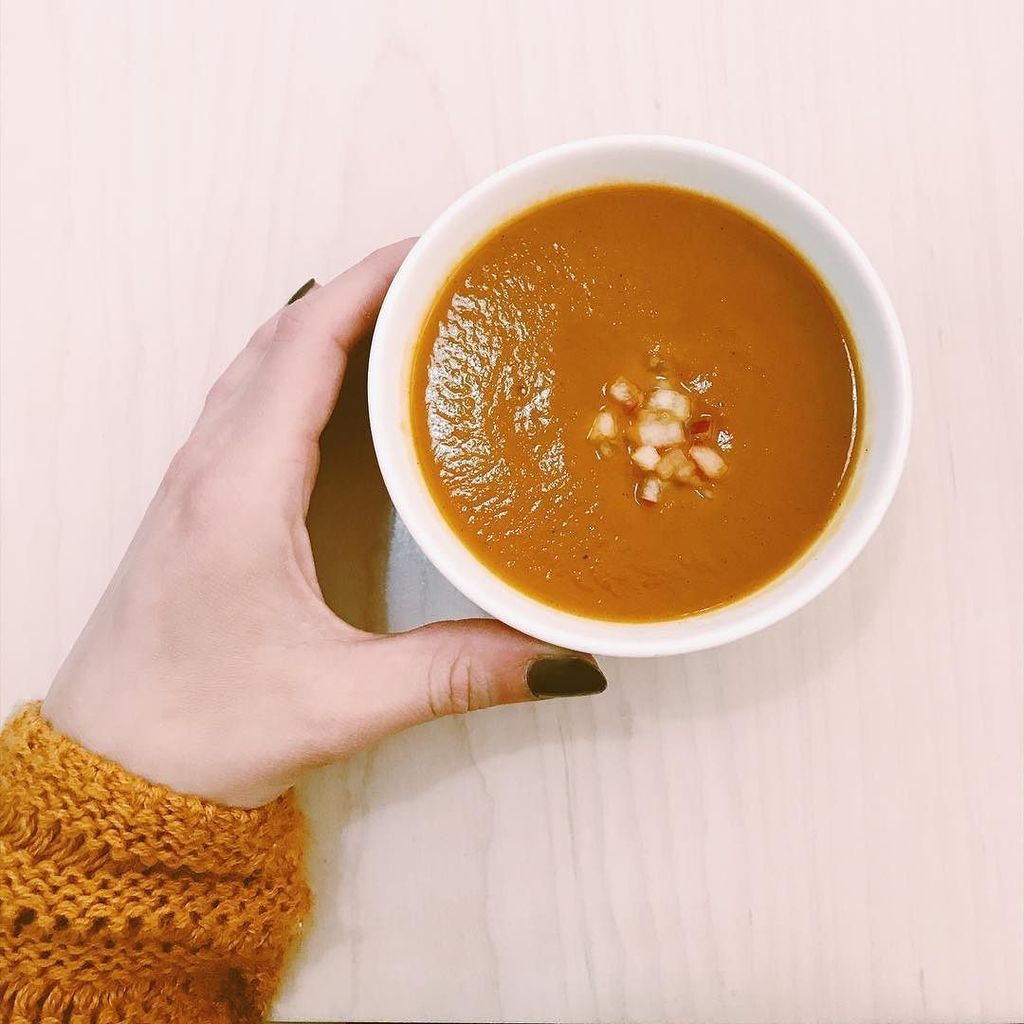 RittelMeThis's tweet photo. I continued to celebrate Thanksgiving by stopping by the local craft coffee shop for a delicious cup of the Roasted Sweet Potato Apple soup. It just so happened that my outfit matched. 
_
_
_
_
#lifestyle #foodie #northdakota #midwest #midwestlife #midwe… https://t.co/ocL72r6mM0 https://t.co/KOi14L37L0