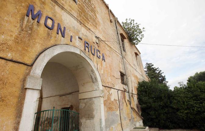 InfoLeverano's tweet photo. Tra i borghi del Salento, si estende in #terradiarneo quello di MONTERUGA (Veglie). Dagli anni ’80, Monteruga sembra essere un vero e proprio ‘borgo fantasma’, meta di molti curiosi. #infopointLeverano #Monteruga #weareinpuglia #Veglie #Salento #borgoitaliano https://t.co/fdDHMKMzzQ