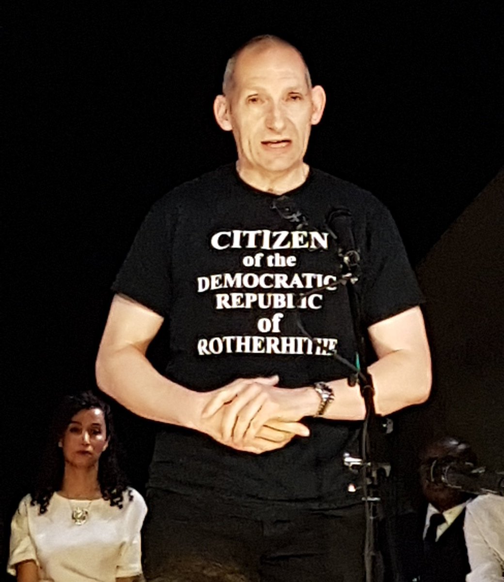 sanchita_m's tweet photo. Citizens of the World Choir Concert celebrating #migrants, #refugees & locals. We are all the locals of the world we live in! #sandfilmsstudio #IlluminateRotherhithe #se16 #WISE16 #SE16Hour #LondonIsOpen https://t.co/eFF2BFr1H3