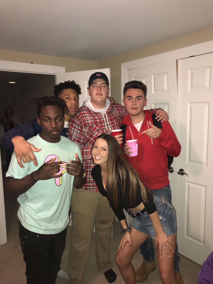 Taratodd66's tweet photo. VONNY! happy birthday you crazy mf❤ have a good one , #loyalbf 🤑 https://t.co/AFscXKqSYq