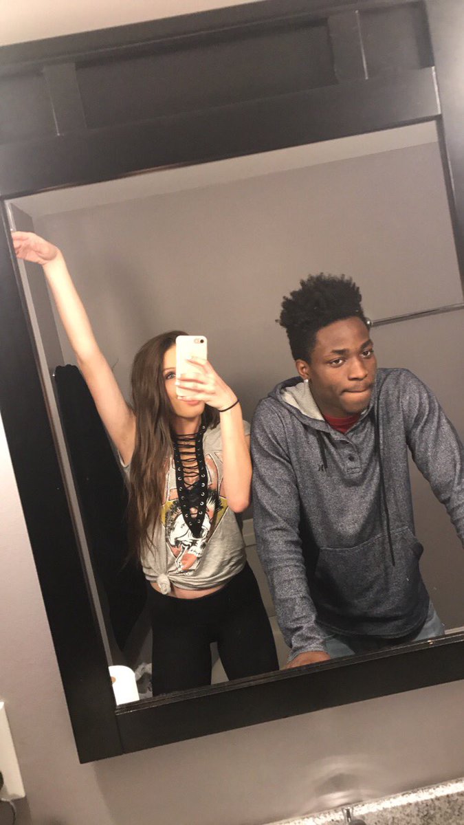 Taratodd66's tweet photo. VONNY! happy birthday you crazy mf❤ have a good one , #loyalbf 🤑 https://t.co/AFscXKqSYq