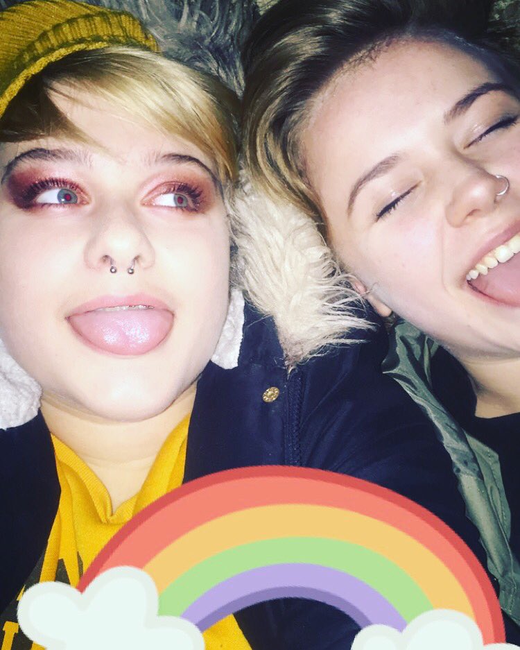 50ftqueeni3's tweet photo. This girl makes my world happier. @jinkxmattelzamo 💋♥️😍 #lgbtlove #loveher #hashtaggable https://t.co/VgDMCANAlZ